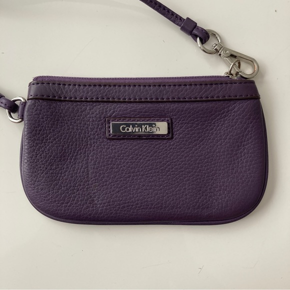 Calvin Klein Wristlet Wallet leather, purple, like new - Picture 2 of 10